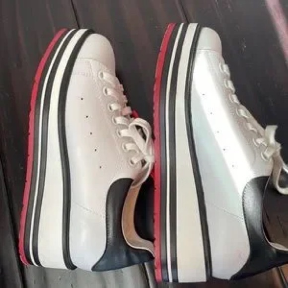 SIOBHAN SNEAKERS IN WHITE/ BLACK TUMBLE LEATHER - Picture 11 of 11